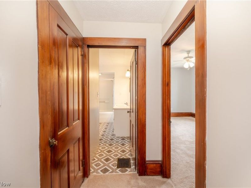 266 W Martin Street, East Palestine, OH 44413 Photo 16