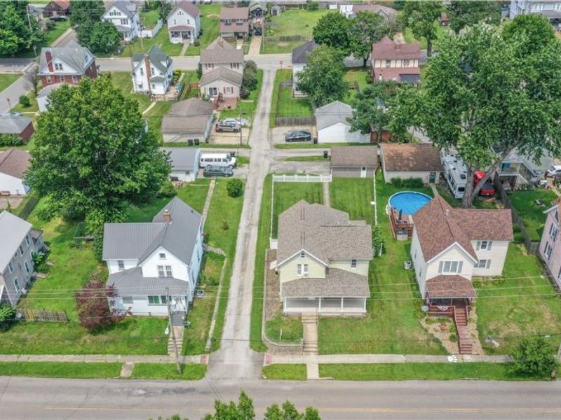 266 W Martin Street, East Palestine, OH 44413 Photo 2