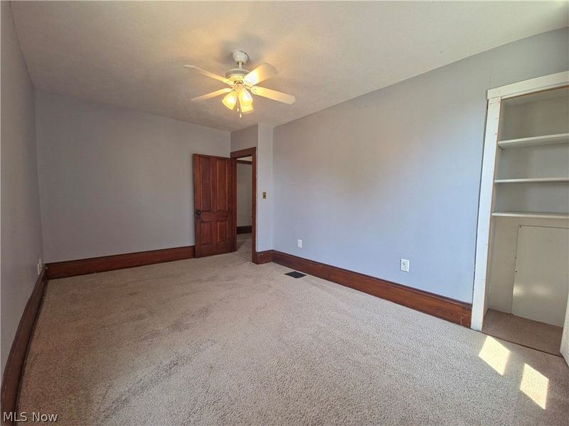 266 W Martin Street, East Palestine, OH 44413 Photo 9