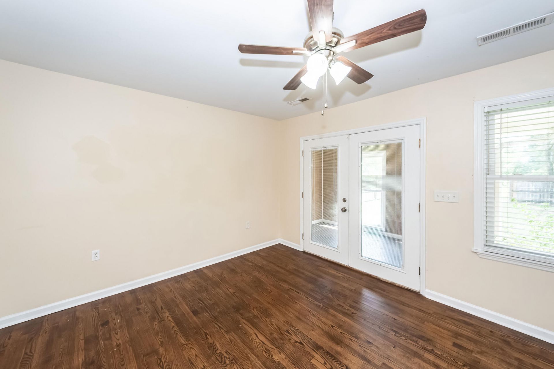 2126 State Road Photo 10