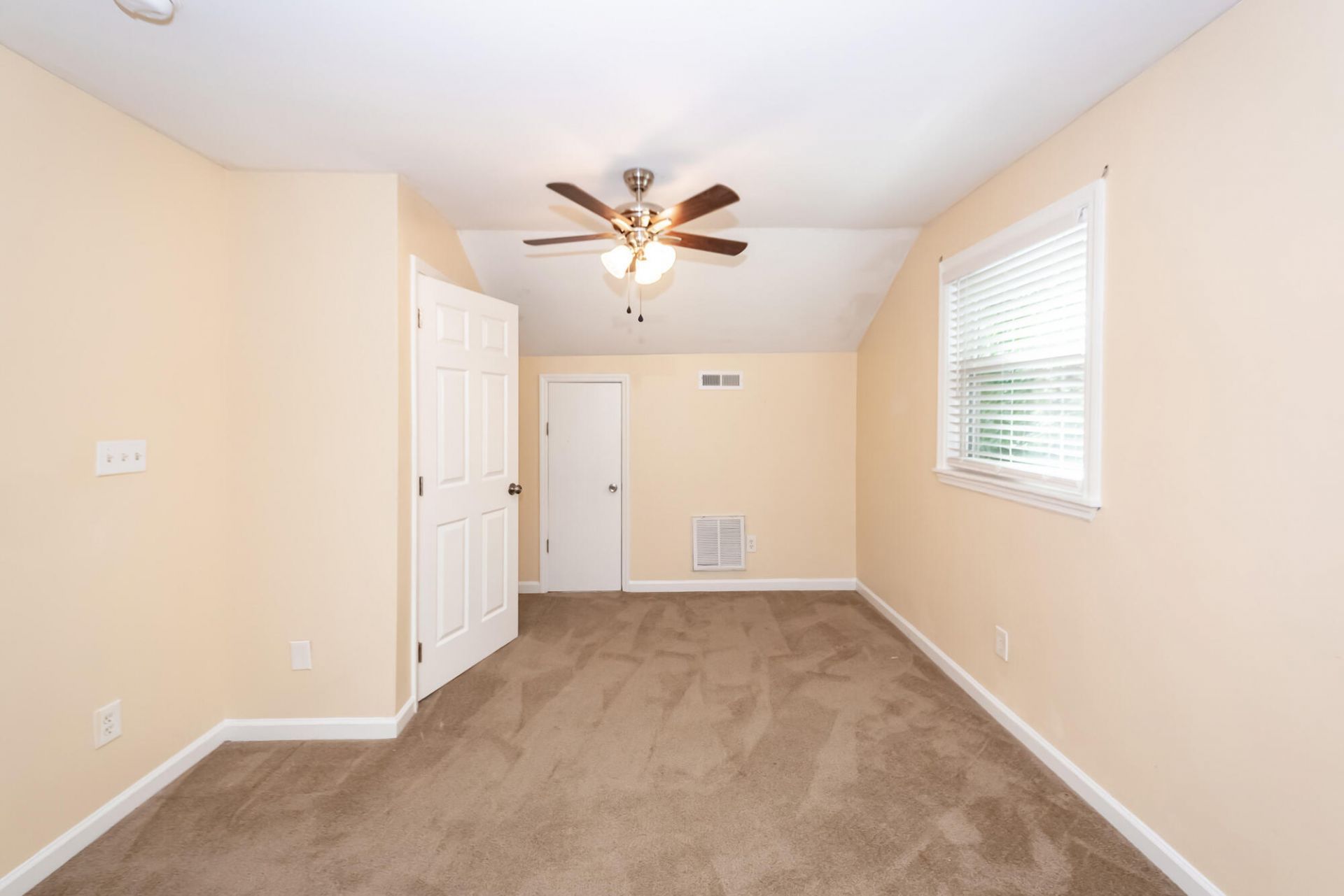 2126 State Road Photo 24