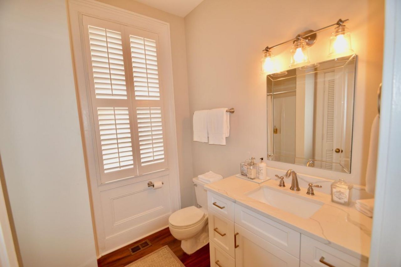 168 Broad Street Photo 11