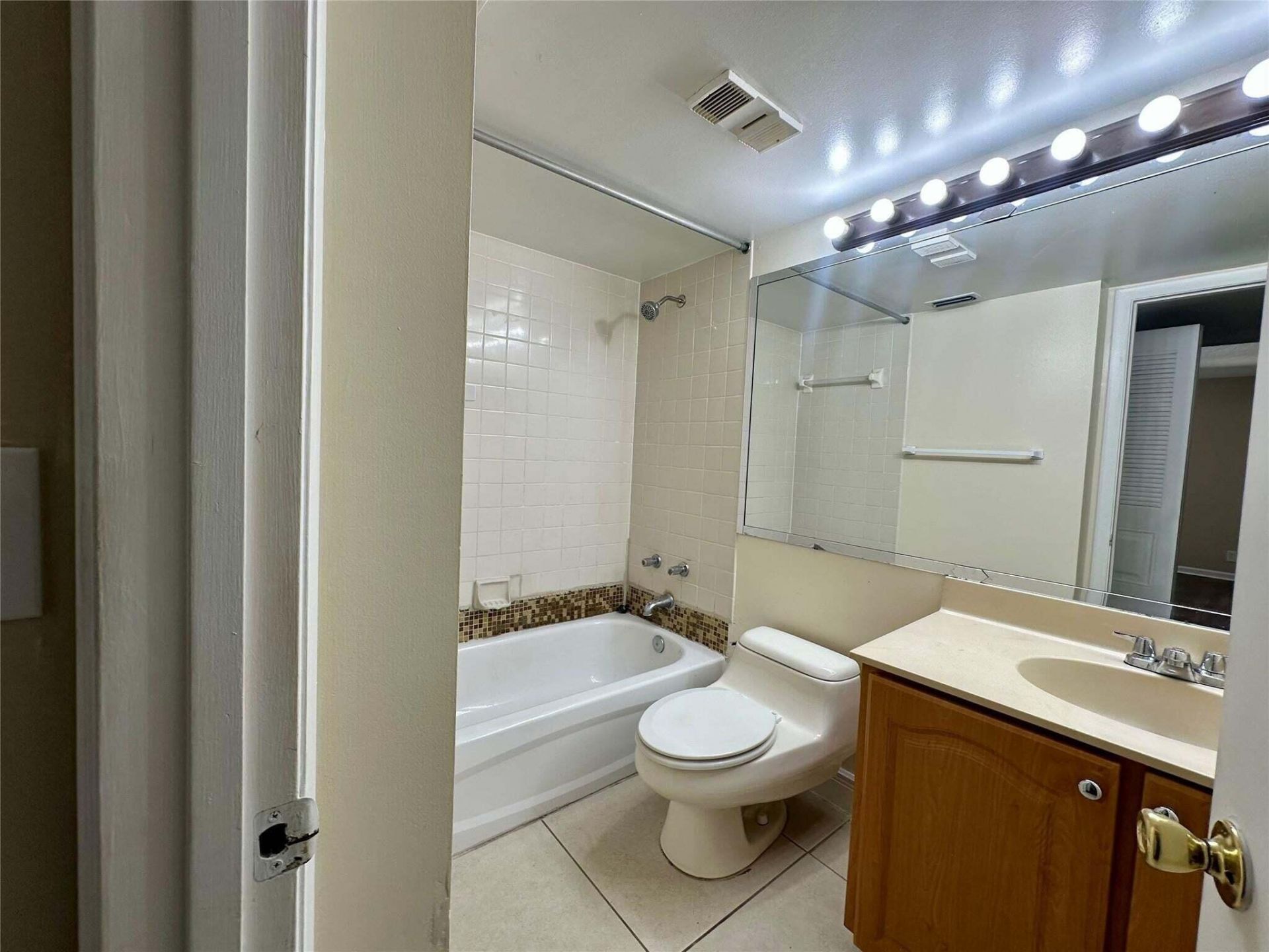 5701 Riverside Drive, Unit 205B6, Coral Springs, FL 33067 Photo
