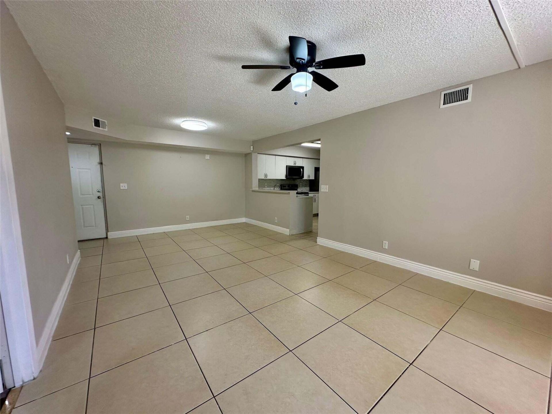 5701 Riverside Drive, Unit 205B6, Coral Springs, FL 33067 Photo