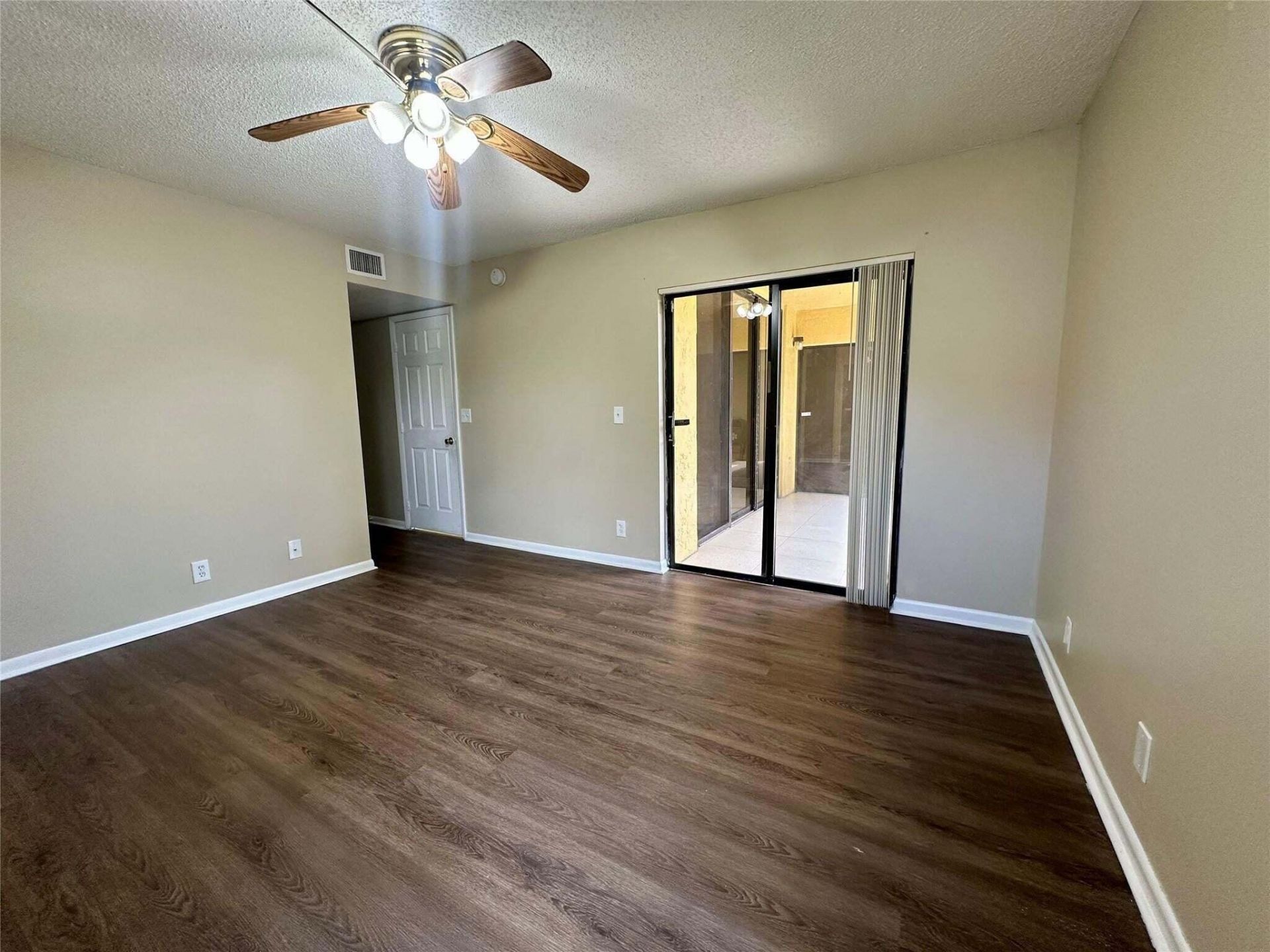 5701 Riverside Drive, Unit 205B6, Coral Springs, FL 33067 Photo