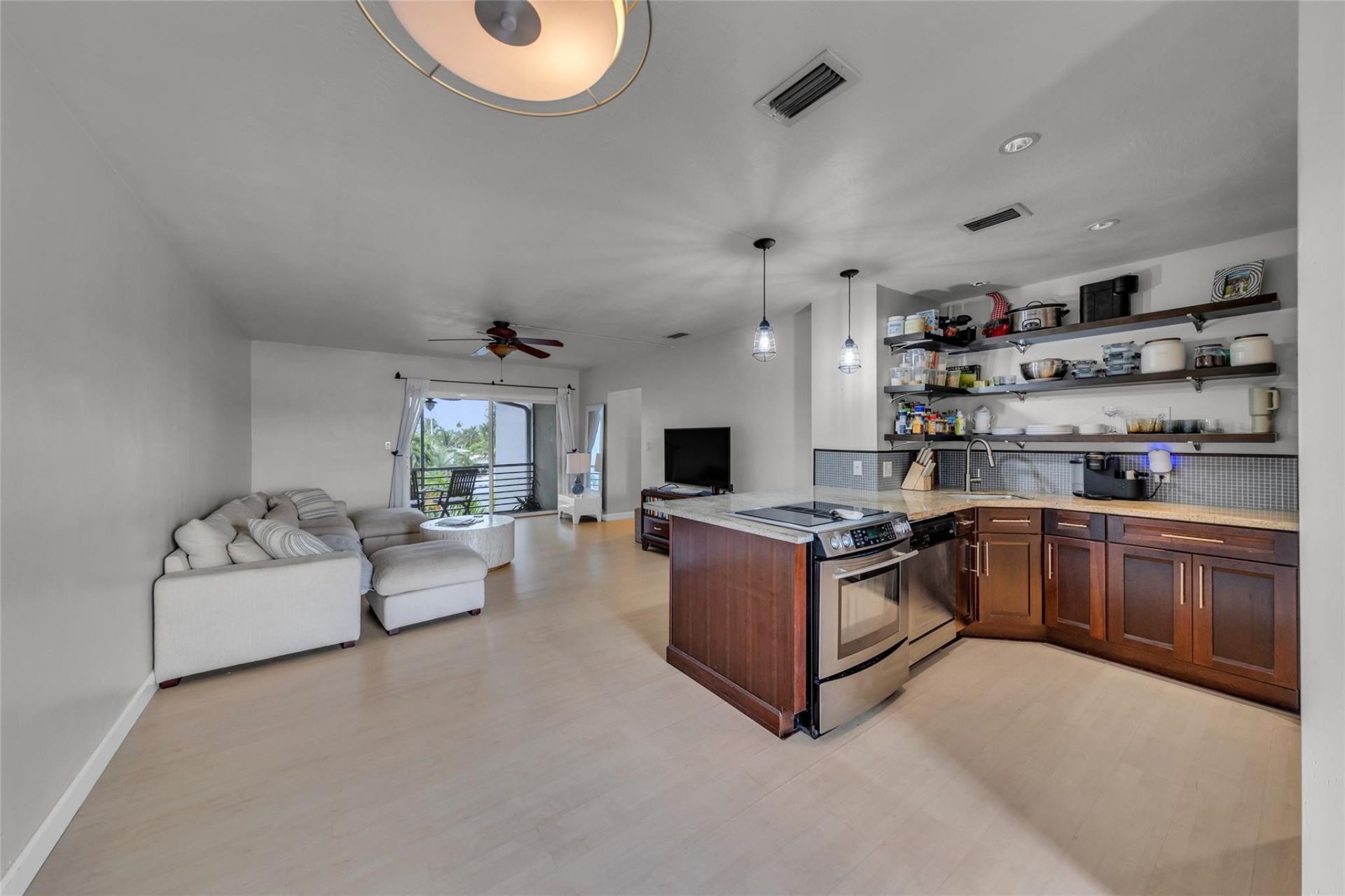 1535 SE 15th Street, Unit 305, Fort Lauderdale, FL 33316 Photo