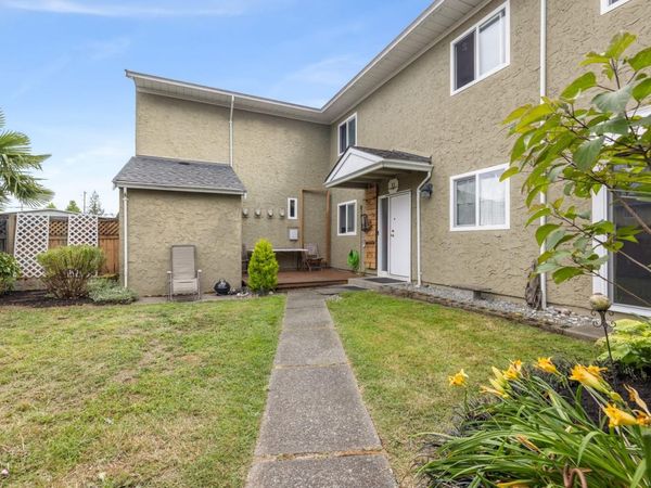 10070 Fifth St , Unit #11, Sidney, BC V8L 2X9