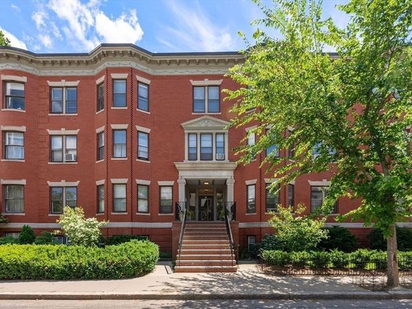 16 Garrison Road, Unit 8, Brookline, MA 02445