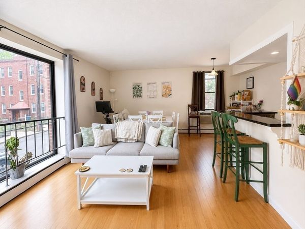 31 Harris, Unit 102, Brookline, MA 02446