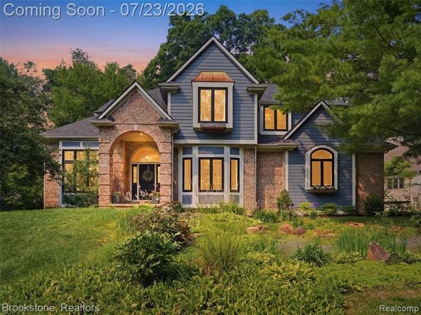10218 Creekwood Trail, Springfield Twp, MI 48350