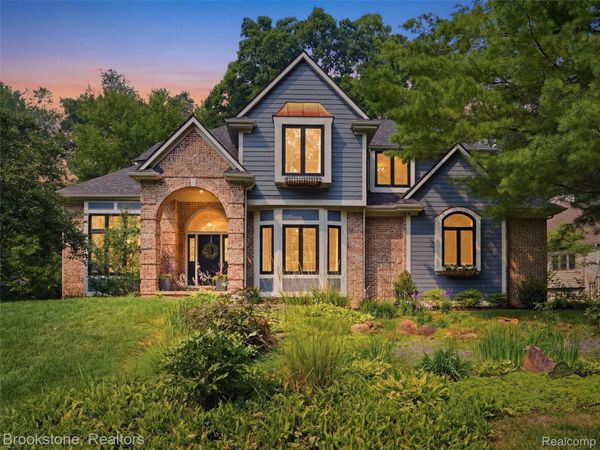 10218 Creekwood Trail, Springfield Township, Mi 48350