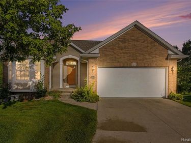 4395 Cross Creek Boulevard , Burton, MI 48509