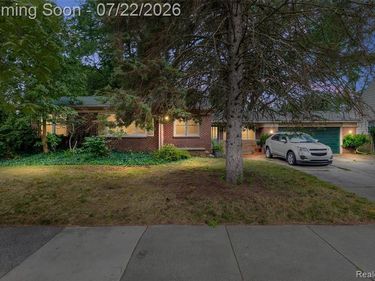 1918 E Lincoln Avenue, Royal Oak, MI 48067