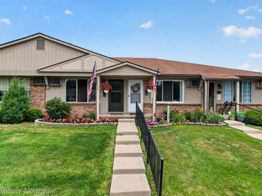 25157 Franklin Terrace, Unit 7, South Lyon, Mi 48178