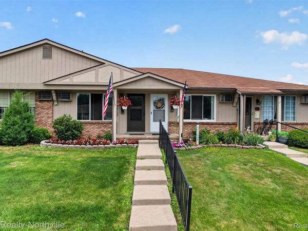 25157 Franklin Terrace, Unit 7, South Lyon, Mi 48178