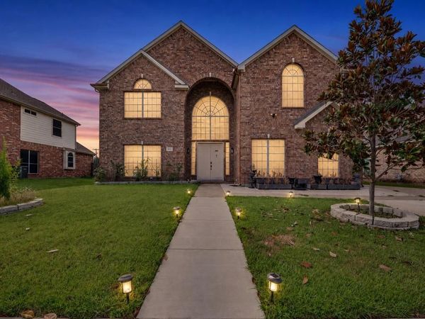 2811 Gillespie Lane , Grand Prairie, TX 75052