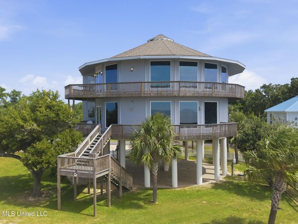 6017 W Belle Fontaine Drive, Ocean Springs, MS 39564