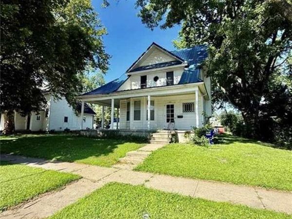 421 S 4th Ave, Washington, IA 52353