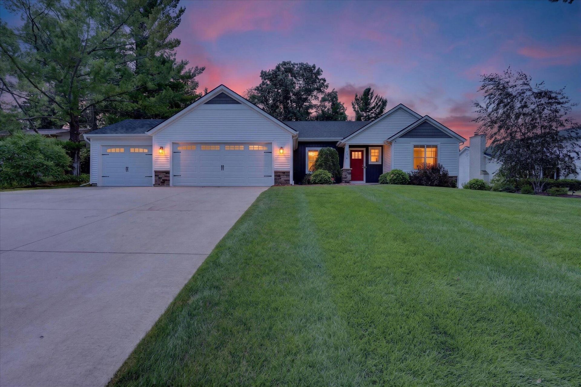 3115 Woodsboro Drive Ne, Grand Rapids, MI 49525 Main Photo