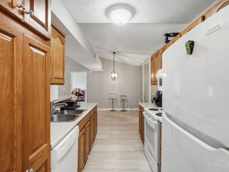 9940 Regatta Drive, Unit 302, Colerain Township, OH 45252 Photo 16