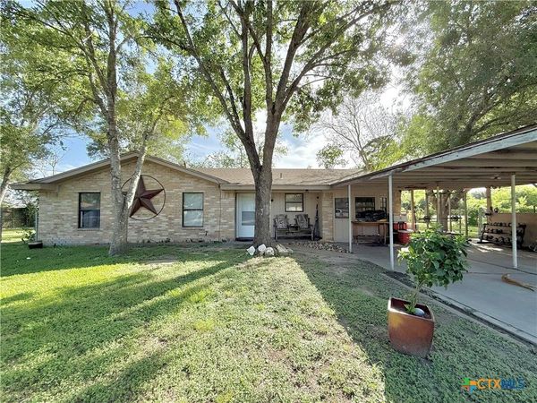 1209 Cobb Street , Edna, TX 77957