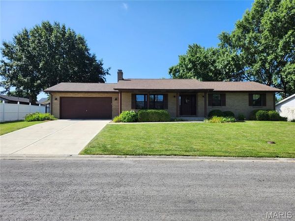 750 Klein Drive , Smithton, IL 62285
