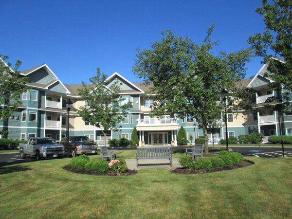 65 Hawthorne Drive, Unit 110, Bedford, NH 03110