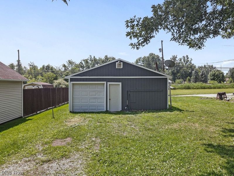 631 W Oregon Avenue, Sebring, OH 44672 Photo 2