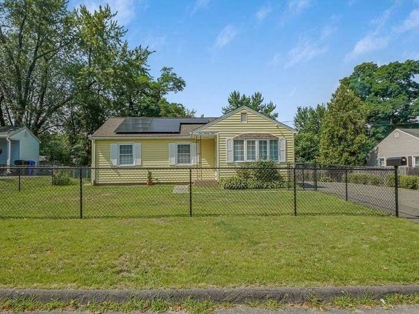 128 W Canton Cir, Springfield, MA 01104