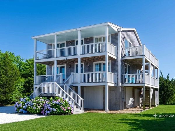 28 Beach Rd, Oak Bluffs, MA 02557