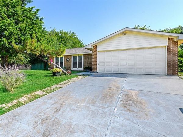 1901 Angelina Drive , Garland, TX 75040