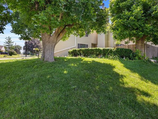 8704 Snapdragon Lane, Urbandale, IA 50322