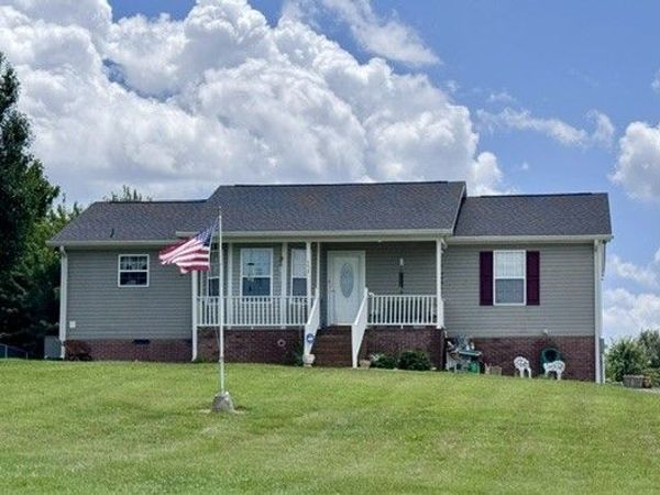 557 White Rd , Portland, TN 37148