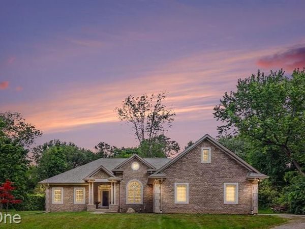 1755 Gray Twig Lane, Milford Twp, MI 48381