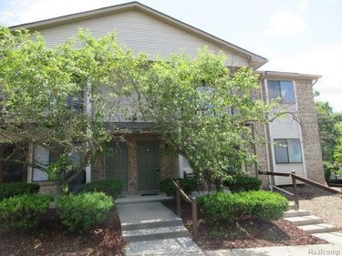 24056 MIDDLEBELT Road , Farmington Hills, MI 48336