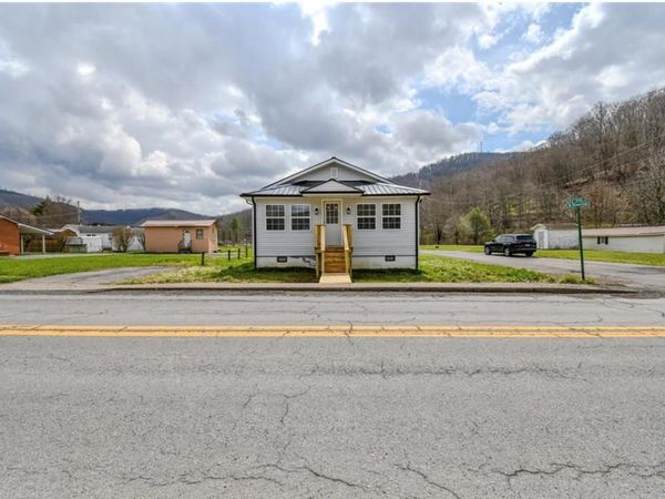 196 Greenbrier Ave, RAINELLE, WV 25962