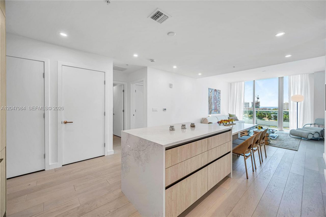 9201 E Bay Harbour Drive , Unit PH809, Bay Harbor Islands, FL 33154 Photo