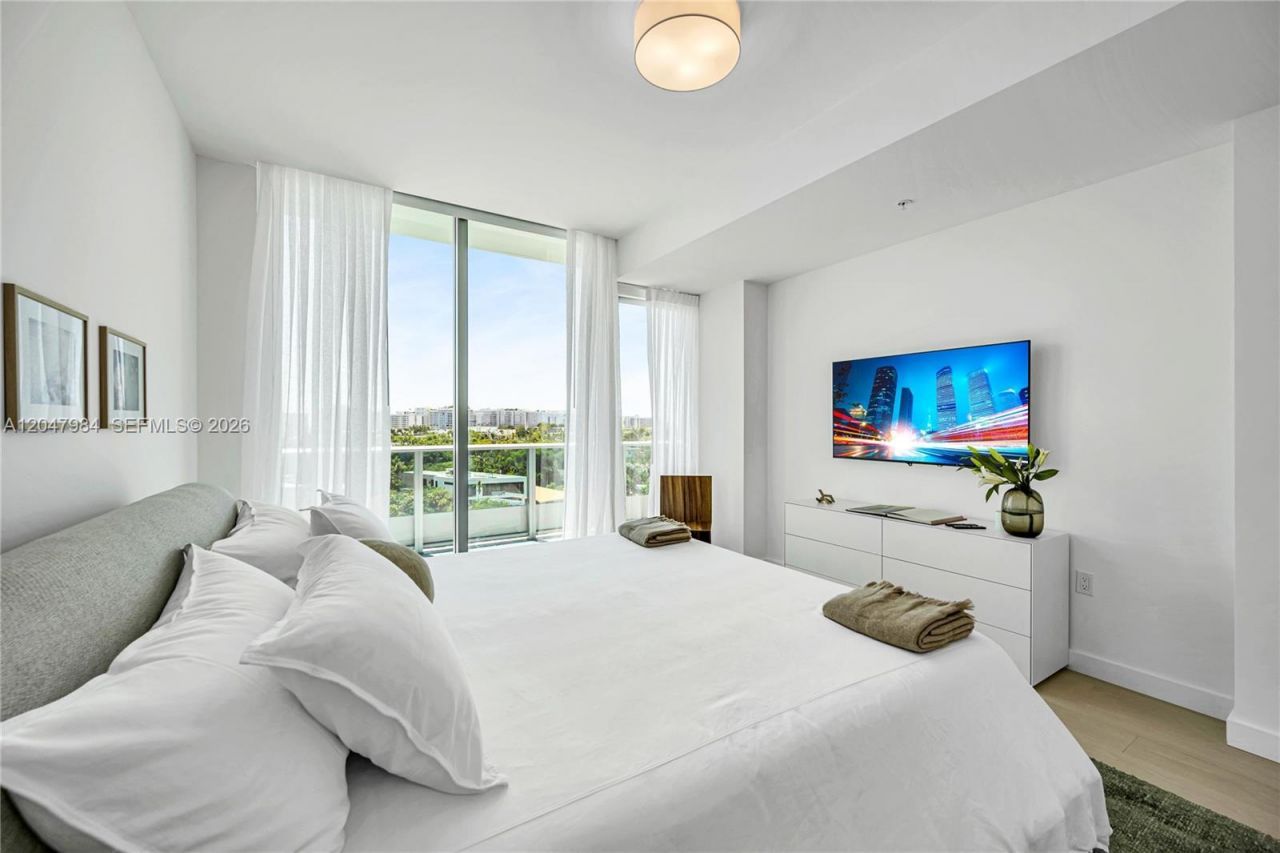 9201 E Bay Harbour Drive , Unit PH809, Bay Harbor Islands, FL 33154 Photo