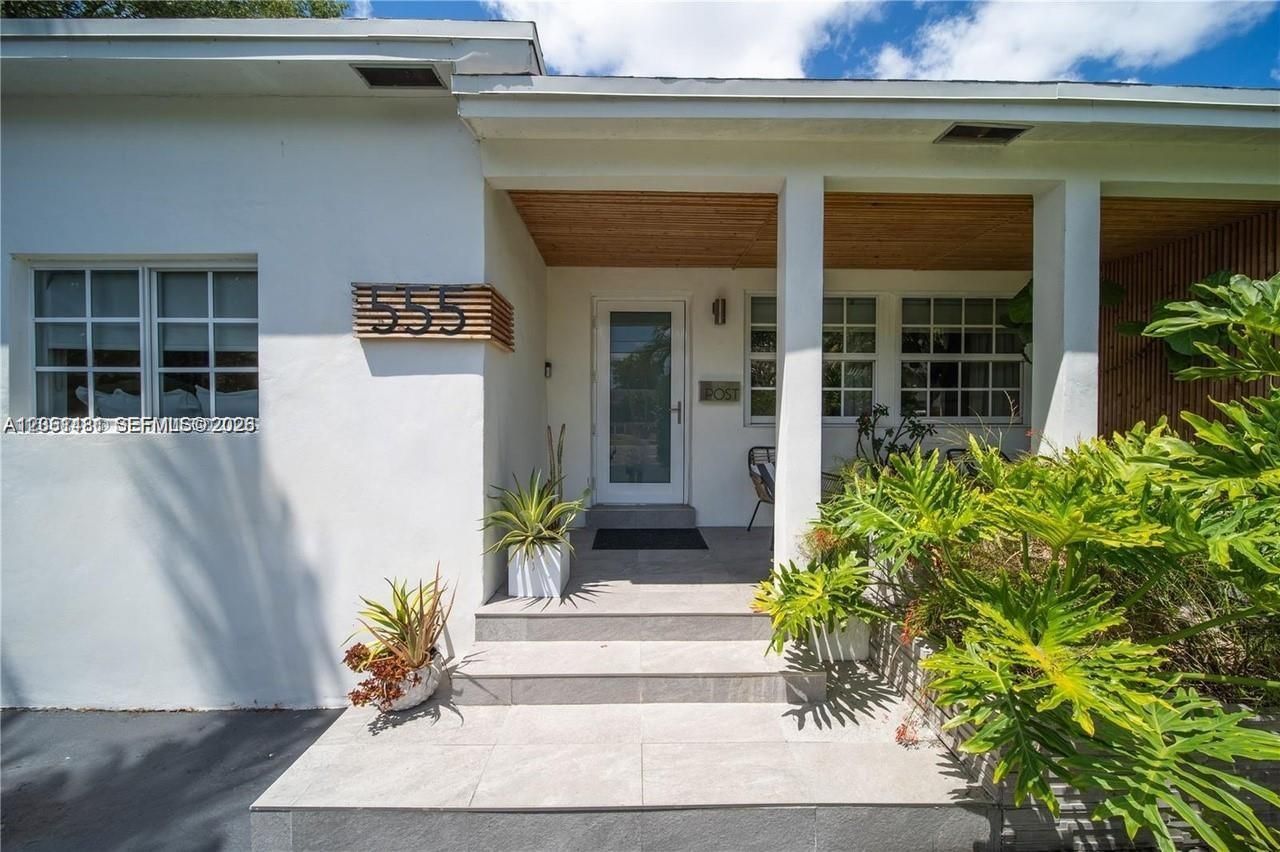 555 NE 127th St , North Miami, FL 33161 Photo