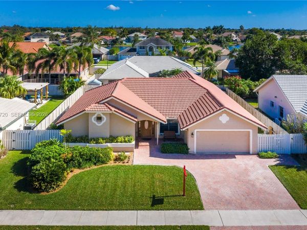 850 Amherst Ave , Davie, FL 33325