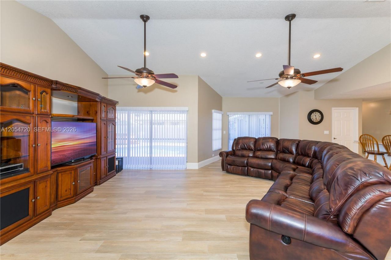 850 Amherst Ave , Davie, FL 33325 Photo