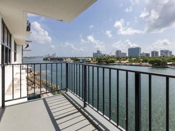 10101 E Bay Harbor Dr, Unit 504, Bay Harbor Islands, FL 33154
