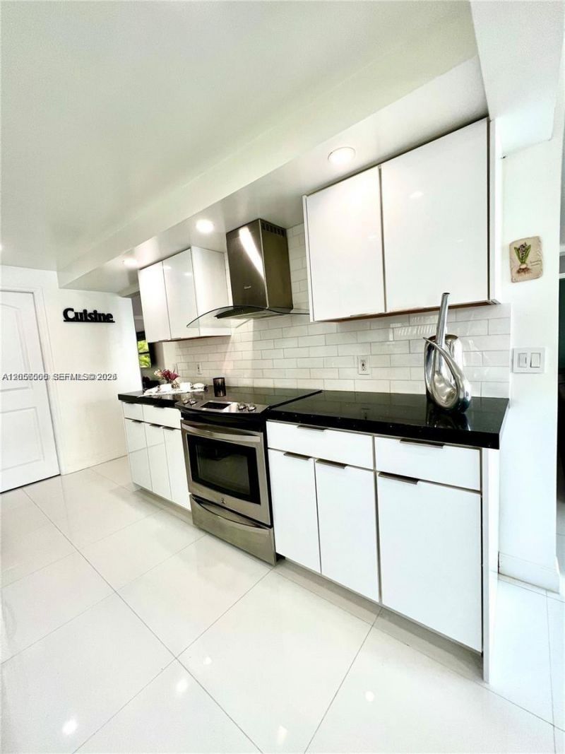 200 Golden Isles Dr , Unit 206, Hallandale Beach, FL 33009 Photo