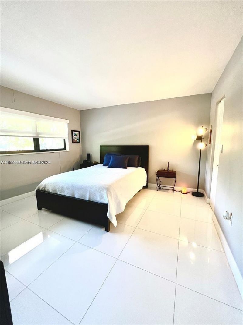 200 Golden Isles Dr , Unit 206, Hallandale Beach, FL 33009 Photo