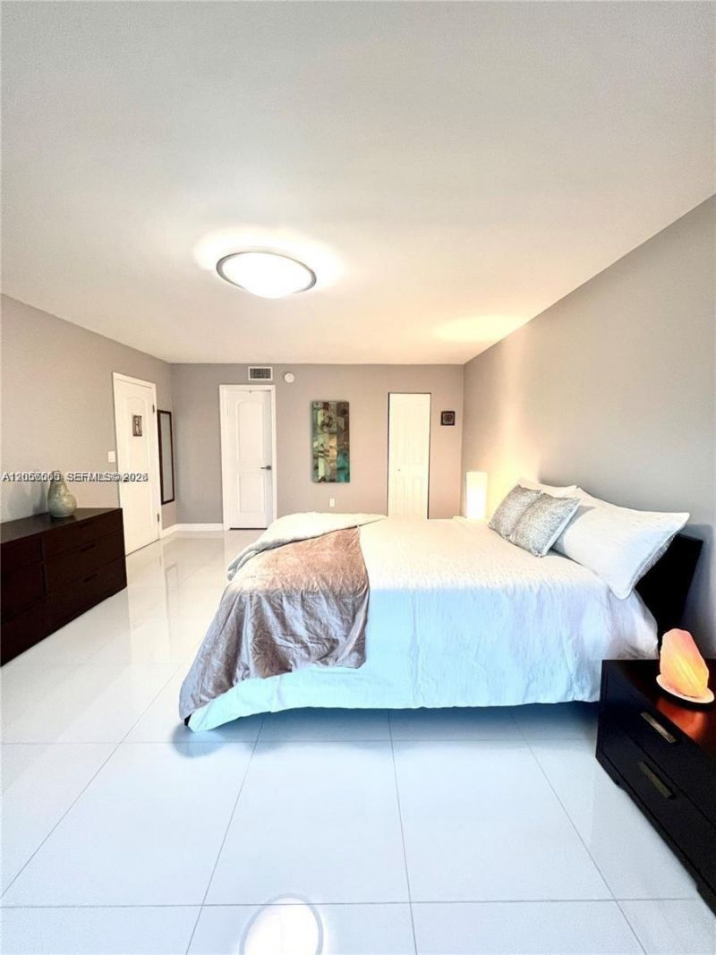 200 Golden Isles Dr , Unit 206, Hallandale Beach, FL 33009 Photo