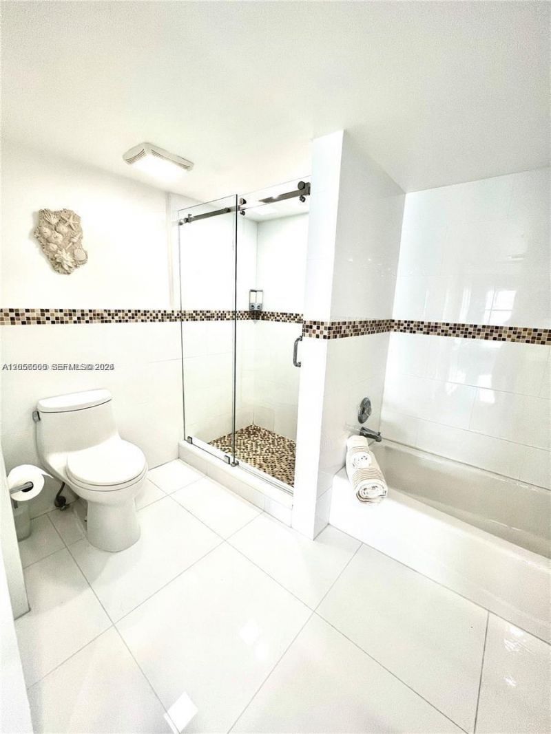 200 Golden Isles Dr , Unit 206, Hallandale Beach, FL 33009 Photo