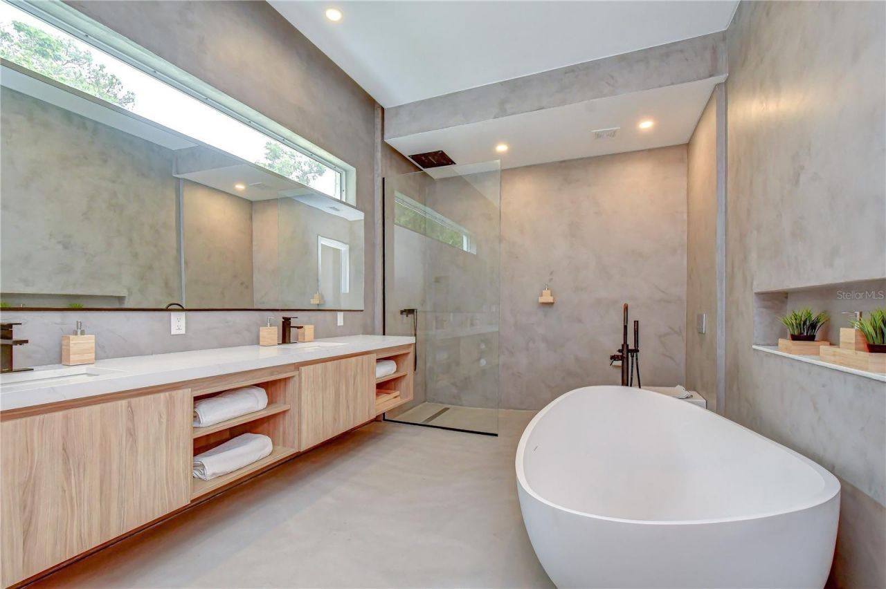 6805 New York Drive , Tampa, FL 33619 Photo