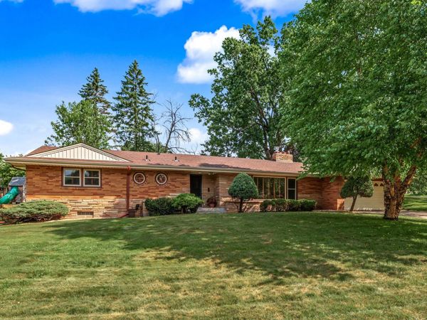 2918 Armour Terrace , Saint Anthony, MN 55418