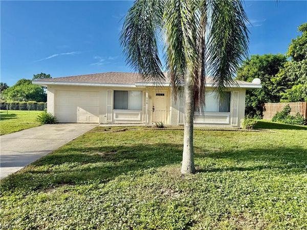 516 Parkside ST , LEHIGH ACRES, FL 33936