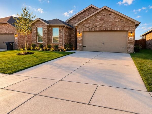 1911 Cherokee Lane , Cleburne, TX 76033